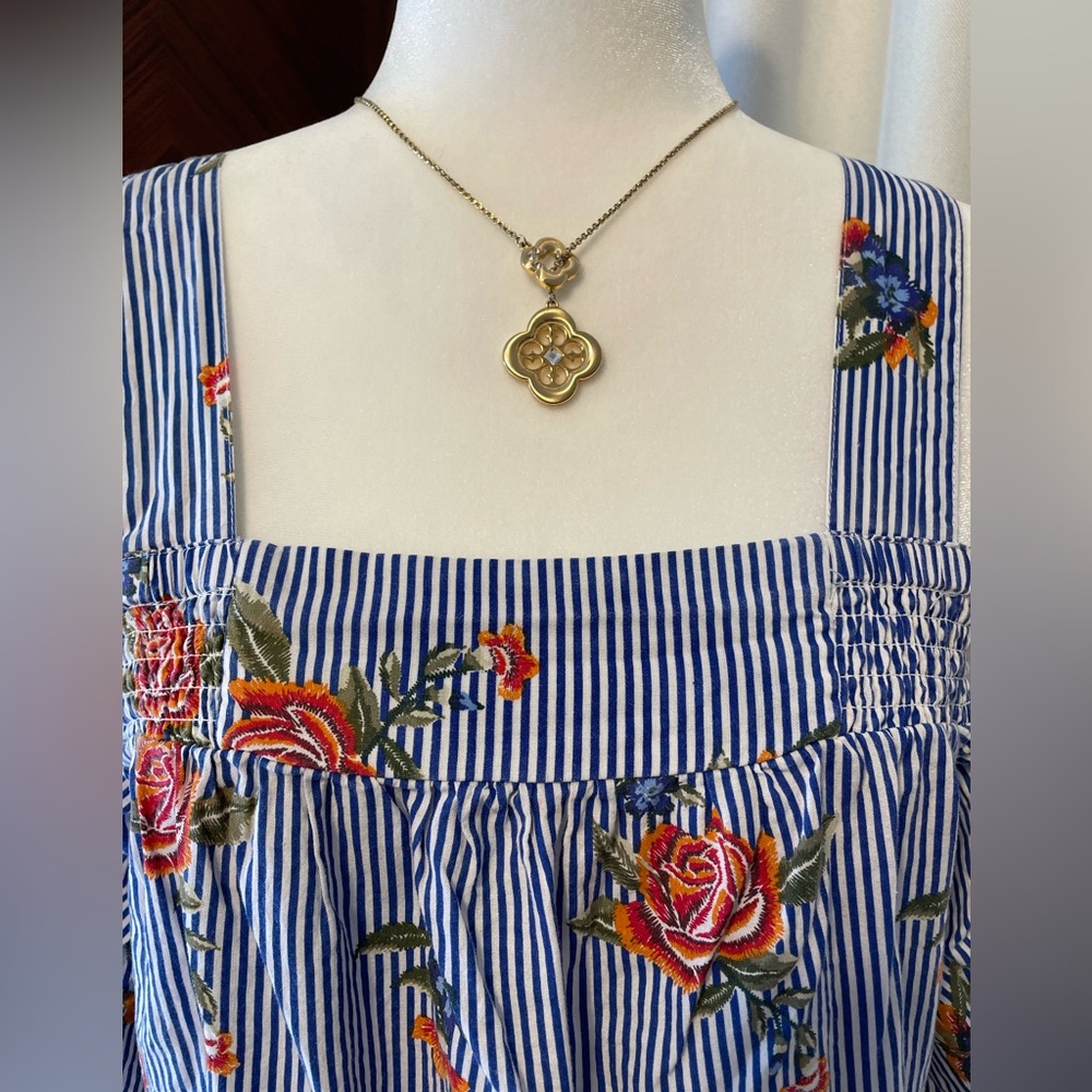 EUC. Plus sz 1X. Women’s shirt dress. Off shoulder. Blue & white stripe. Floral